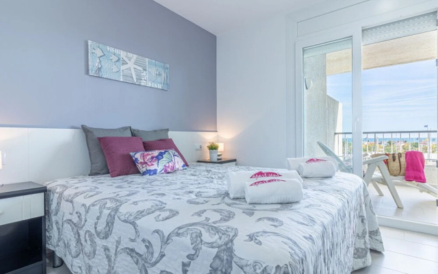 Apartment Overlooking the sea and the Port of Empuriabrava
