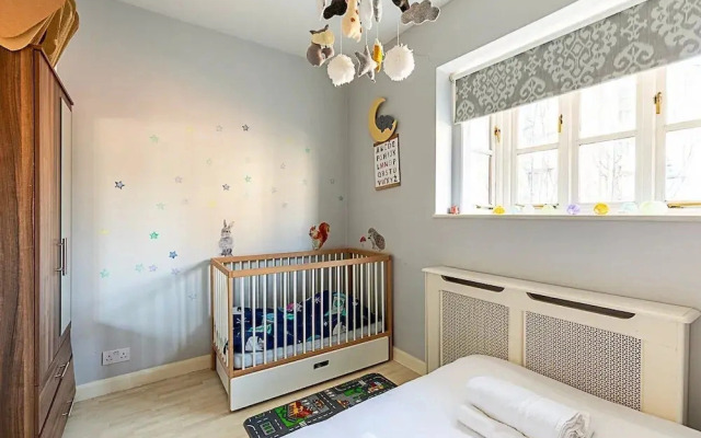 Stylish Spacious 3-bed Home in Vibrant Bow