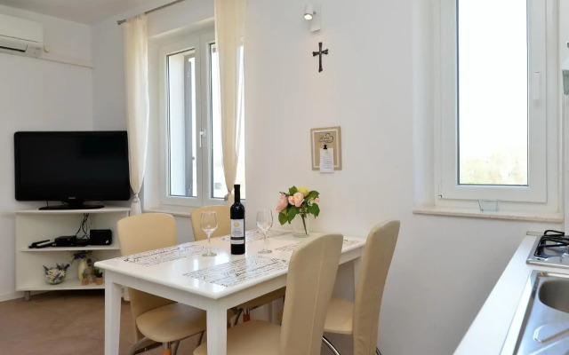 Beach apartment VAMI with sea view