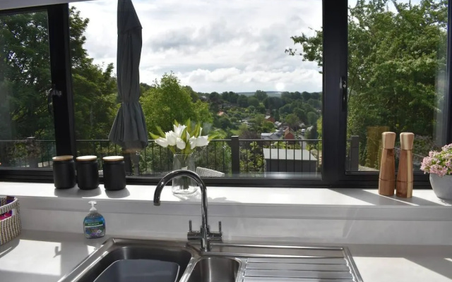 The View, Charming 2-bed Apartment in Shaftesbury,