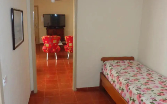 Apto a 2 quadras da praia