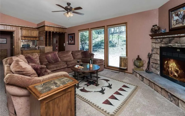 2 Sisters Mountain Home - Three Bedroom Cabin with Hot Tub