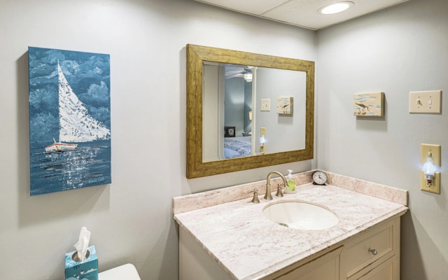 Golfer's Getaway! Modern Diamondhead Condo