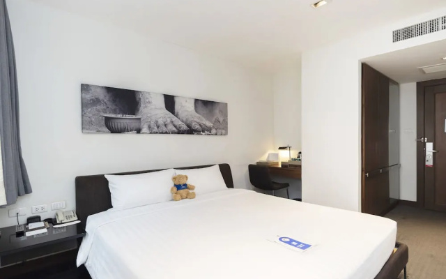 Silver Living Phrom Phong by Favstay