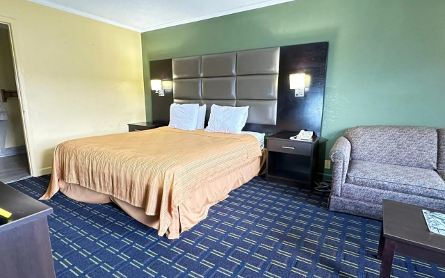 Rodeway Inn & Suites Plymouth Hwy 64