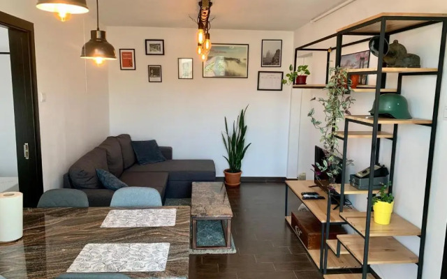 Nosen Asime Apartment