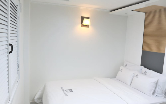Must Stay Hotel (Han River)
