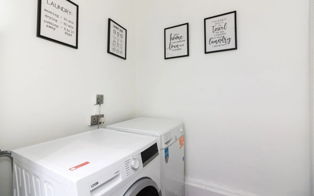 2 Bedrooms Apartment in Central London