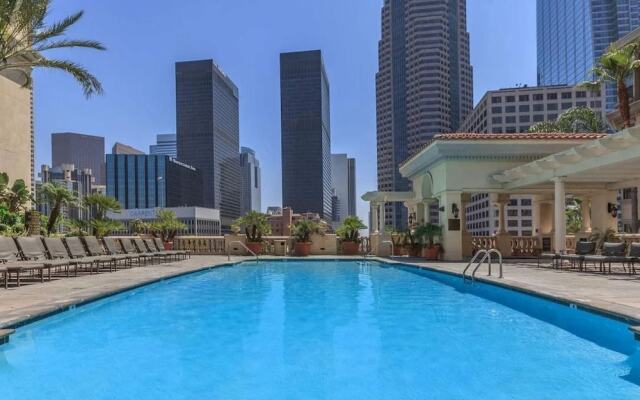 DTLA Apartment With Parking and Pool 0