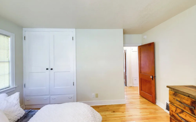 Charming Hamilton Hideaway: Half-mi to Main St!