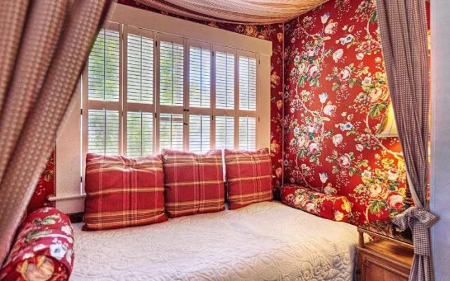 Sea View Inn - Carmel