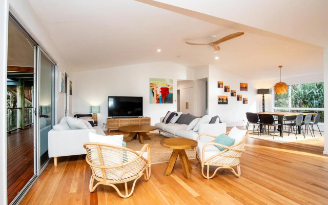 Surf Gums + Sleeps 8 + Pet Friendly + Ocean Views