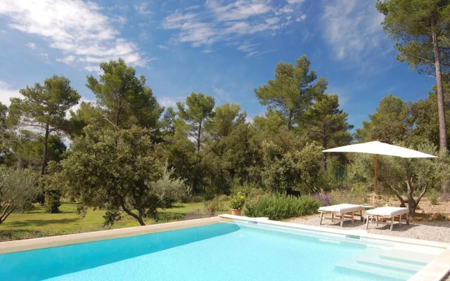 House With one Bedroom in Saint-marc-jaumegarde, With Pool Access, Enc