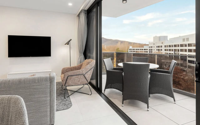 Meriton Suites Canberra