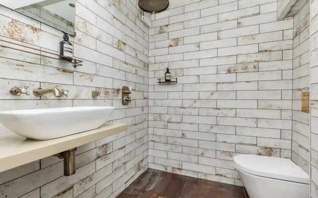 The Oak Rooms   By Huluki Sussex Stays