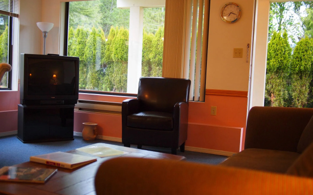 Whale's Tail Guest Suites