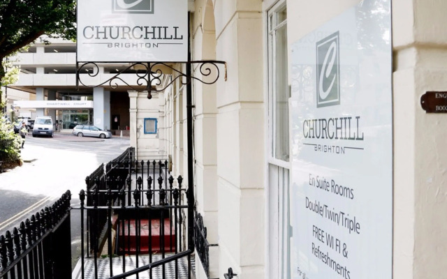 Отель Churchill Brighton вид на фасад