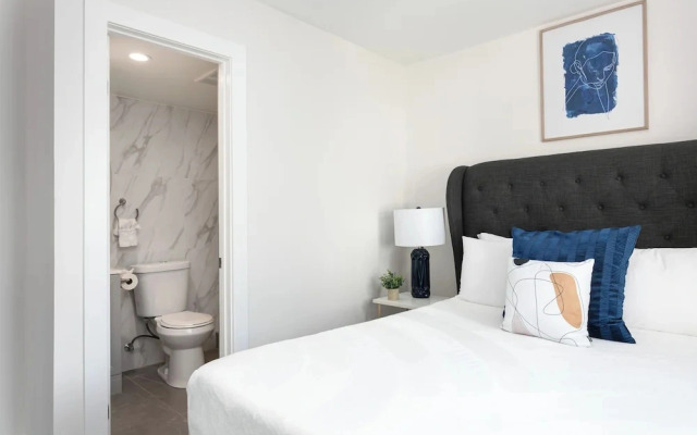 Chic City Apt Near Americana Glendale