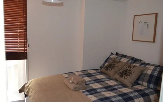 2 Bedrooms En-suite Near Victoria