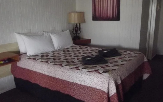 Country Roads Motor Inn