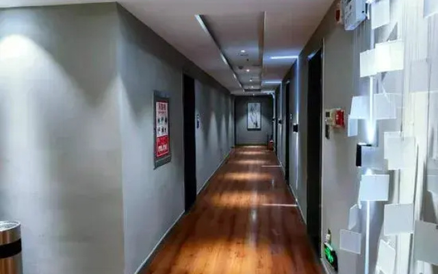 Sili Carl Visual Hotel