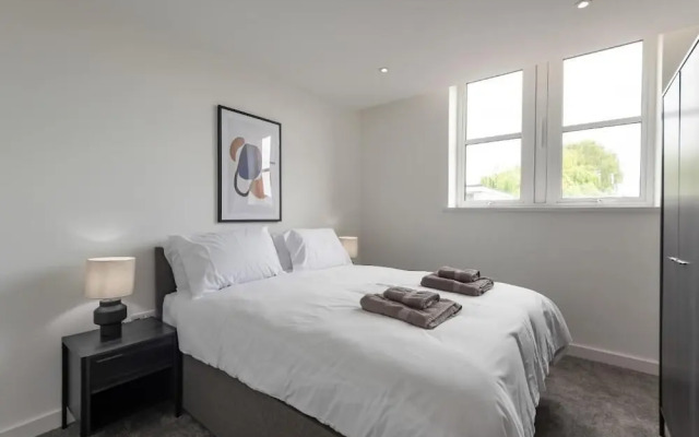 Thornhill House by Guestz
