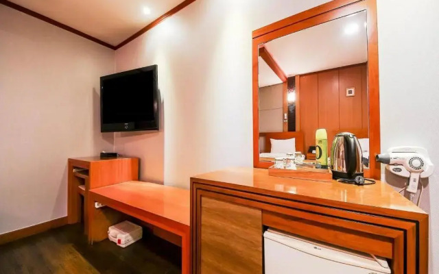 Nest Major Hotel