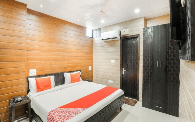 Oyo 46328 Hotel Anand Shri