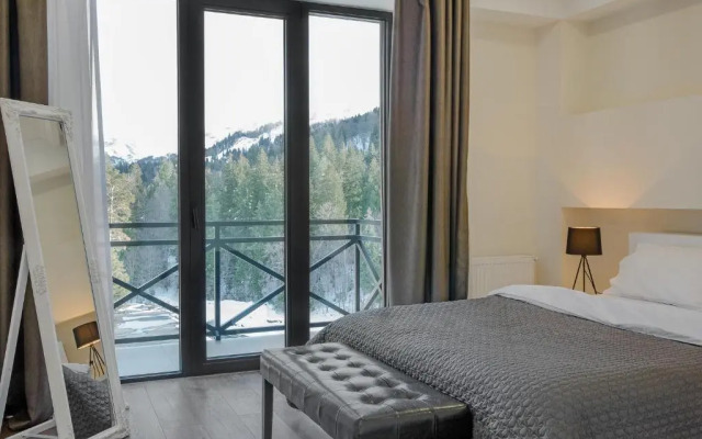 Kokhta Plaza Boutique Hotel
