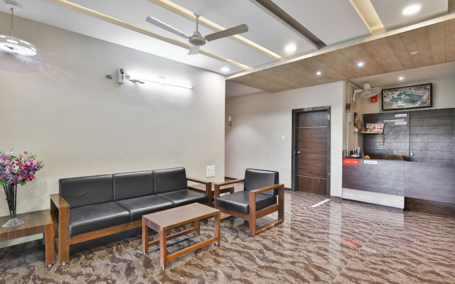 OYO 24028 Hotel Om Palace & Party Plot