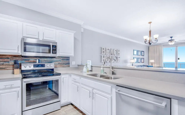 Twin Palms 1701