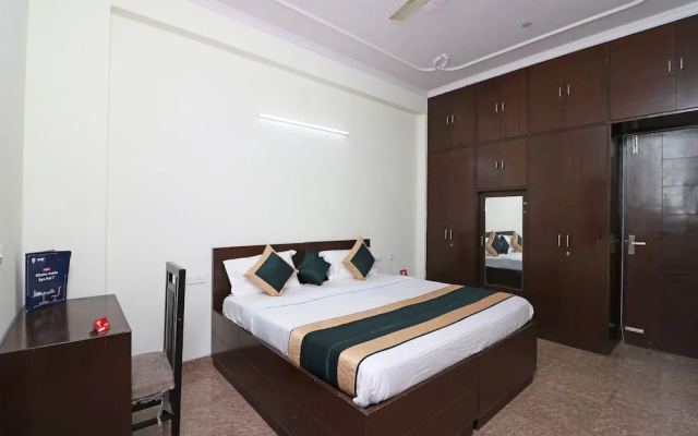 OYO 10172 Dhruv Residency
