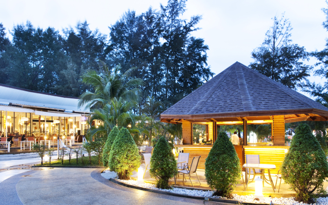 Отель Arinara Bangtao Beach Resort пляж Банг-Тао вид на фасад