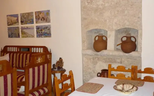 Dias House