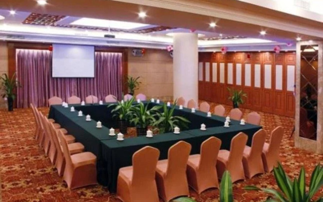 Huizhou Three Suns Hotel
