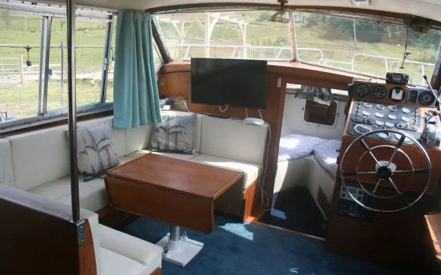 The Rose 37ft Lakeside Yacht inc Hot Tub
