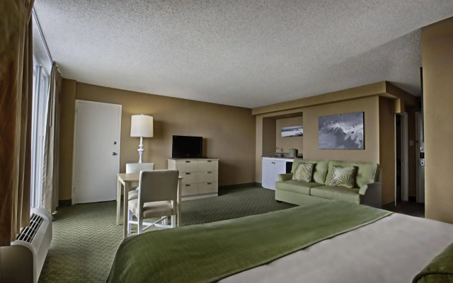 Port-O-Call Hotel
