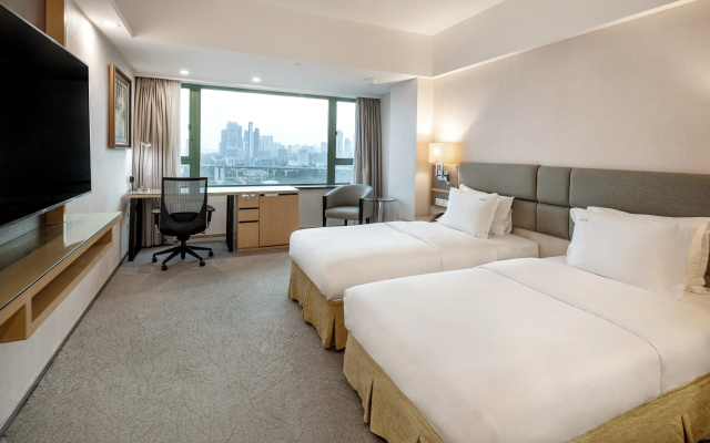 Holiday Inn Riverside Wuhan by IHG