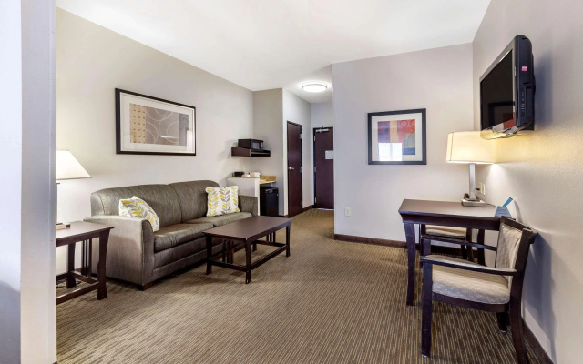 Comfort Inn & Suites Oklahoma City West - I-40