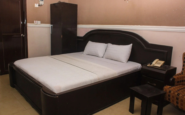 Oakland Suites