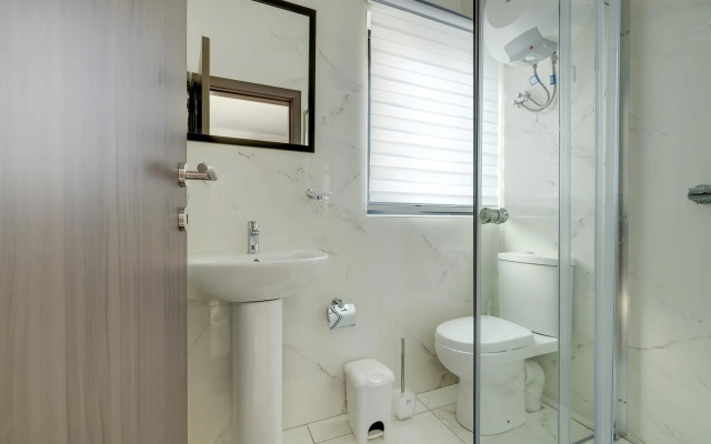 Chic 2BR Penthouse Steps From the Promenade