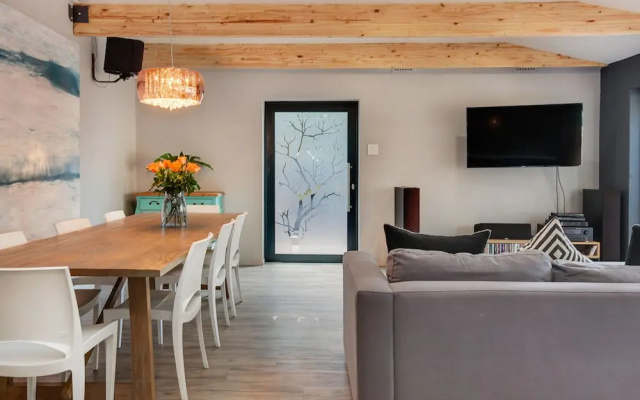 Long Beach Holiday House