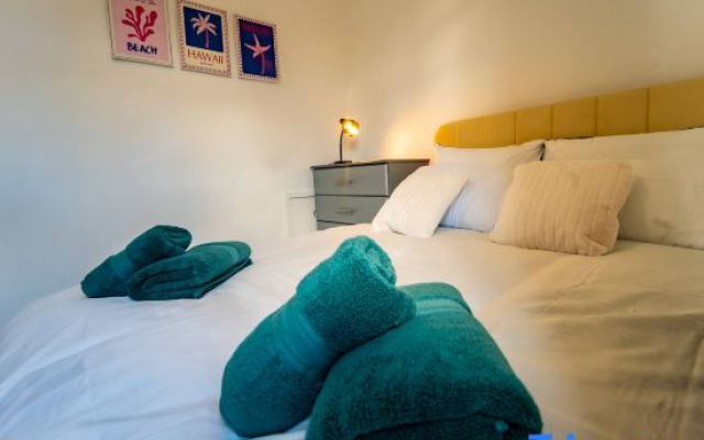 Stylish 2BDR 10m to city centre Free parking