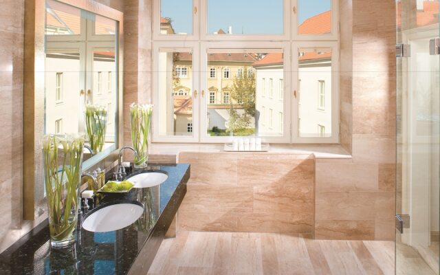Отель Mandarin Oriental, Prague Чехия, Прага - отзывы, цены и фото номеров - забронировать отель Mandarin Oriental, Prague онлайн вид на фасад