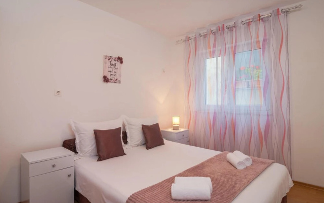 Awesome Home in Dugi Rat With Wifi and 3 Bedrooms