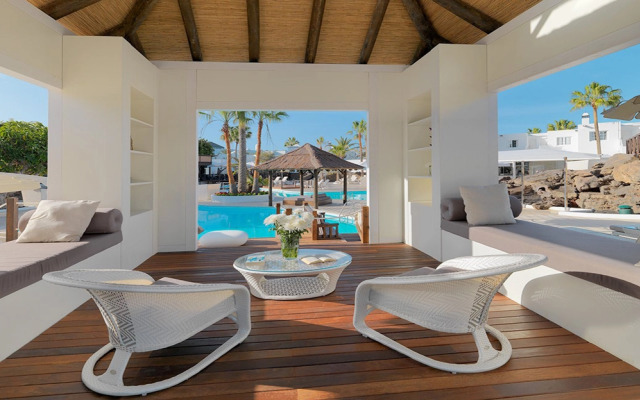 H10 White Suites — Adults Only