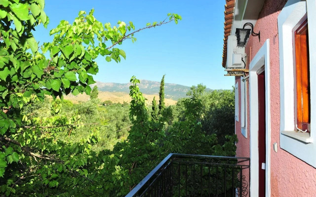 Liokambi Village