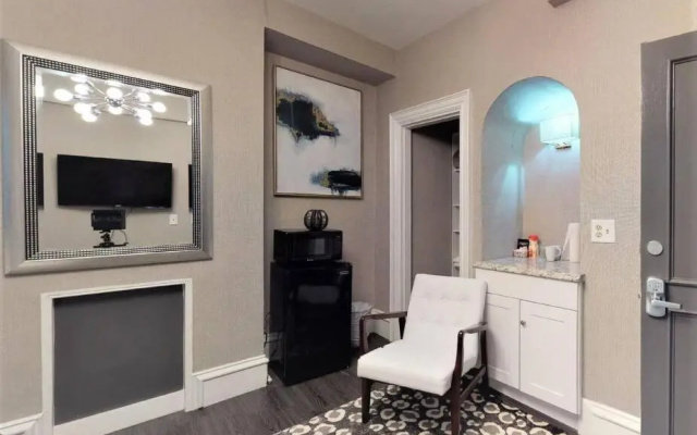 L 3-33 Stylish Private Studio in Boston!