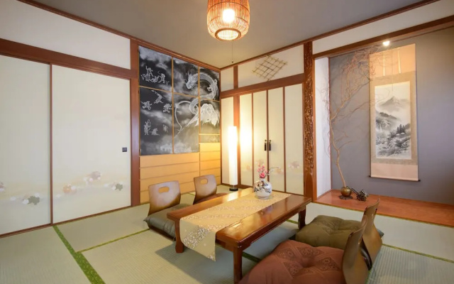 Hiragishi House