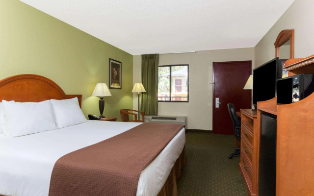 Howard Johnson Express Inn - Tallahassee